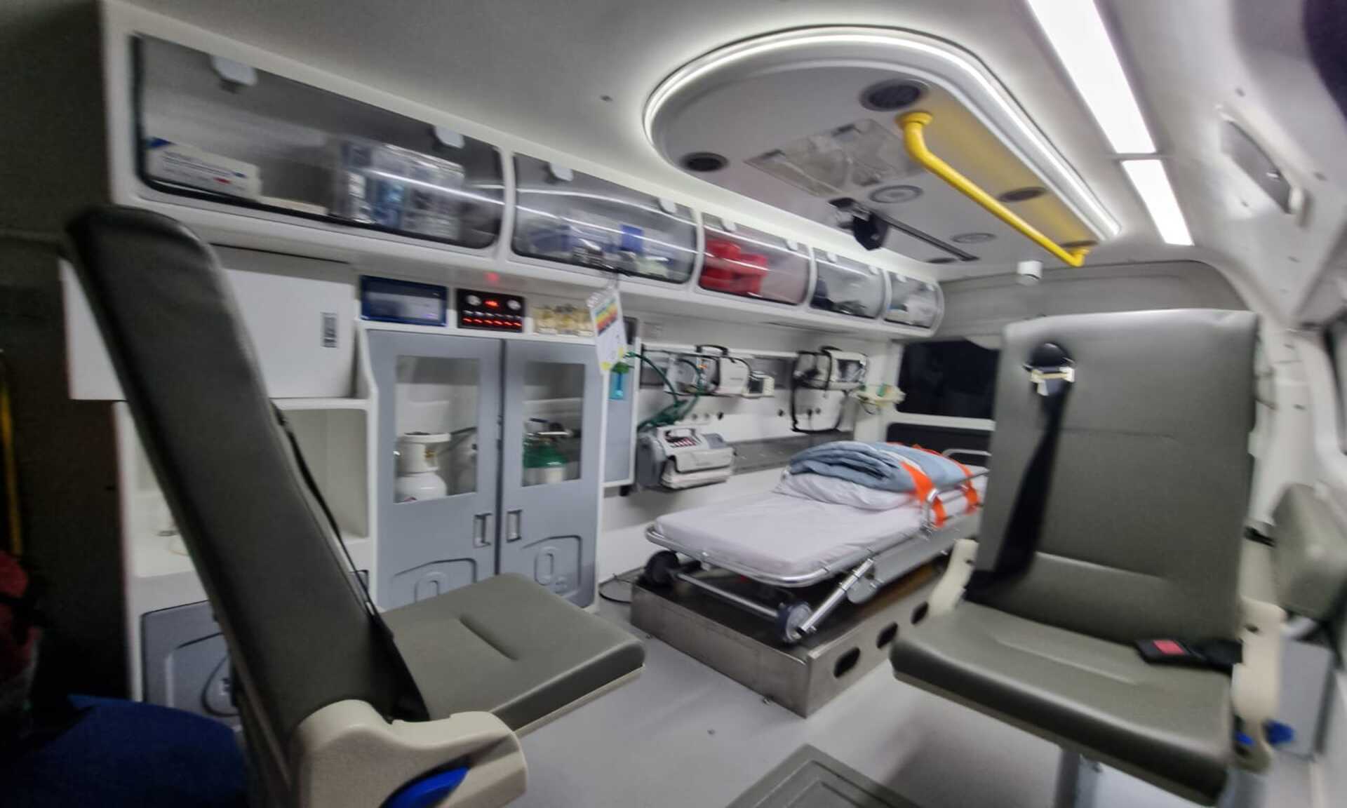 Ambulance Mini ICU